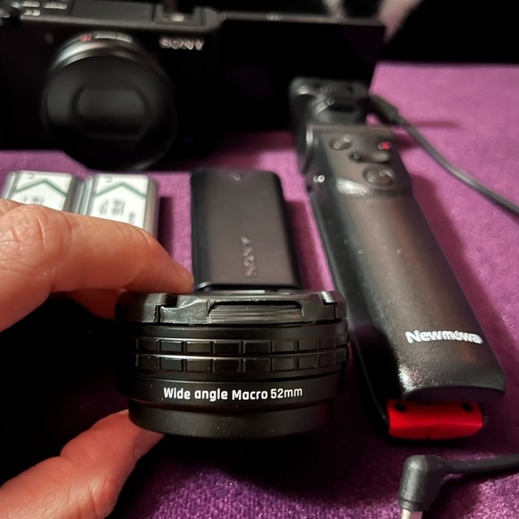 Sony ZV-1 Vlogging Camera Bundle - Picture 3 of 12